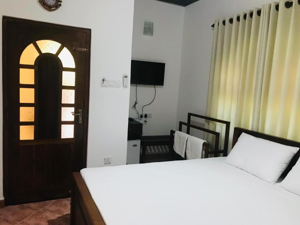 Hotel Langama Thena - ළඟම තැන Anuradhapura Esterno foto